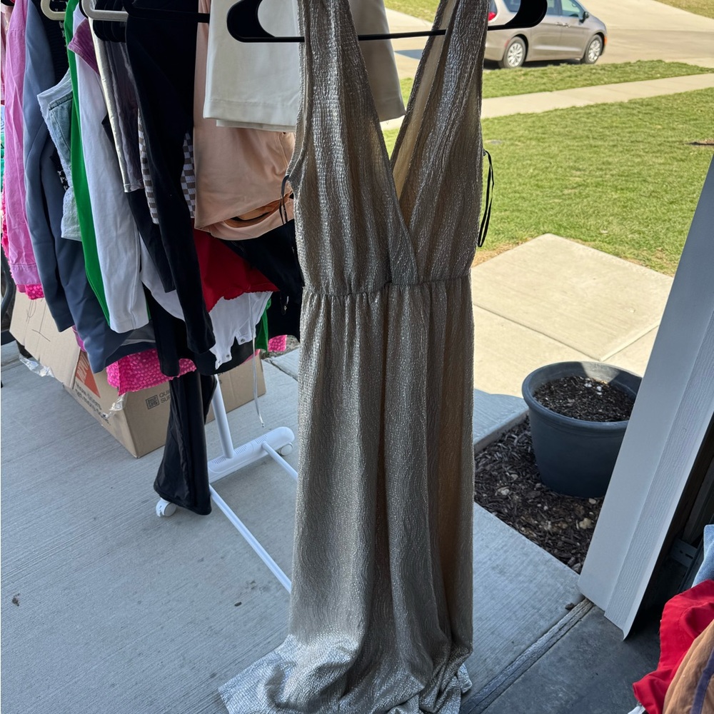 Lulus Sleeveless Metallic Silver V-Neck Gown